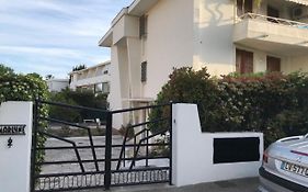 Design Studio Terrace And Beach Live In Marlyne